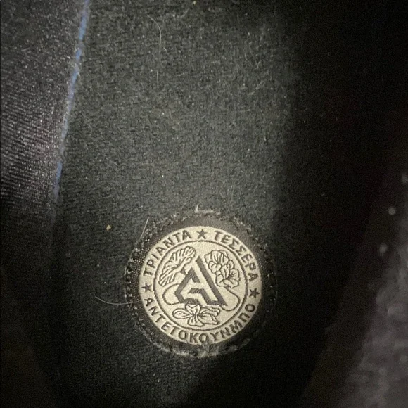 Nike Black and White Air Sneakers - Picture 4 of 6